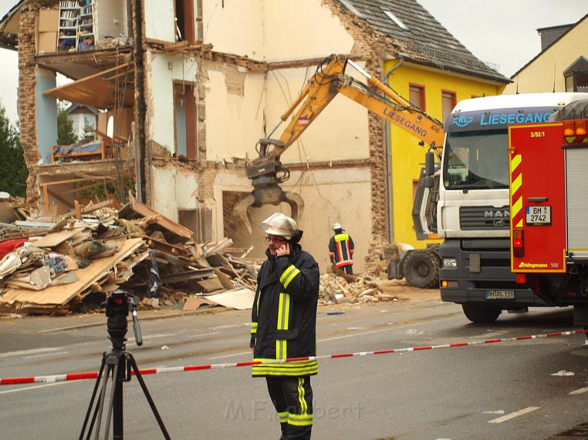 Hausexplosion Bruehl bei Koeln Pingsdorferstr P448.JPG